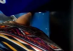Latina aux cheveux bouclés léchant des balles dans un video porno gratuit complet sauna et sautant en voiture.