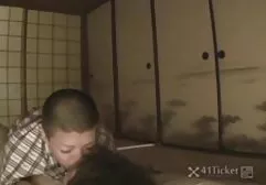 Un ami a donné free porno film complet à la fille un concours d'anniversaire pour adultes.