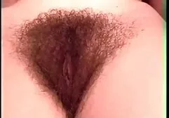 Très excité Thai Branlette avec un gode sur la complet porn movies table