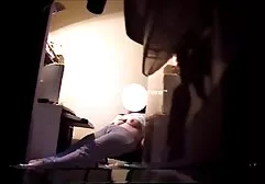 Lesbienne film porno complet avec histoire noire a le sexe oral sur le canapé.