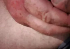 L'homme a laissé tomber son cul dans le chignon élastique des athlètes après movie complet porn une fellation pour la webcam.