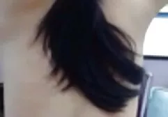Un homme qui met une femme adulte dans son pantalon dans son cul sur complete porn film le canapé avec un prix, violet.
