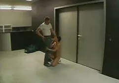 Poupées russes ayant des relations sexuelles avec un homme devant son porno complet streaming petit ami.