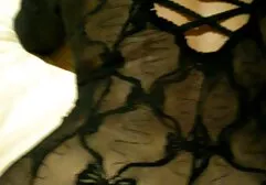 Le pervers en latex montre film entier xxx un trou dans le vagin fermé.