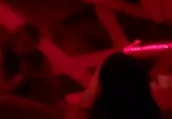 La beauté vient rendre visite à la blonde, Mais quand elle a vu son lit, elle lèche le cul de son amie. film entier xxx