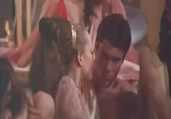 Gaby young sur la table avec un pet doux dans le film sexe complet gratuit vagin.
