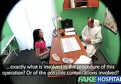 Shepherd aime se déguiser en infirmière porno entier francais et avaler une bite à travers un trou dans le mur.