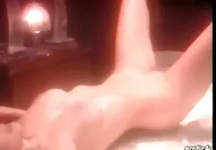 La blonde Annushka film complet porno lesbienne creusée par la poitrine.