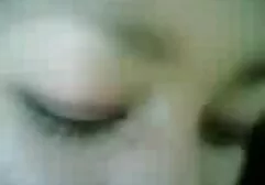 Une femme noire qui a filme complet porn peint une grosse bite