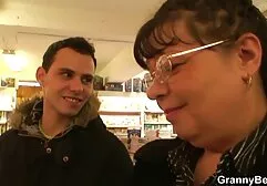Allemand pipe film gratuit entier porno avec gode dans le vagin.