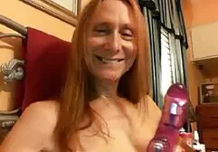 Expérimenté porno film complet hd secrétaire avec pieds nus tatouages sur son dos