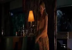 Le cas des femmes maigres en costume manger hahale dans le porn entier couloir.
