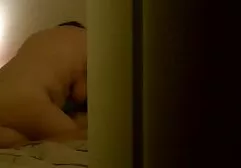 Fille film porno complet fr avec de faux seins habillé en léopard amusant et l'insertion de gode dans le vagin.