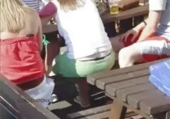 Fille habillée habillée dans le vestiaire de la plage film complet francais xxx