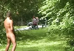 Tante avec un tatouage se fait film porno black complet baiser par un jeune garçon.
