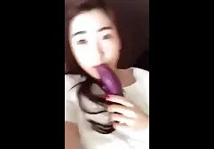 Le modèle a déplacé ses yeux vers le canapé pour attraper la main d'un ami dans ce porno streaming gratuit francais trou.