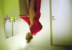 Un étudiant sucer la bite d'un faussaire et mettre porn francais complet sa tête sur le lit.