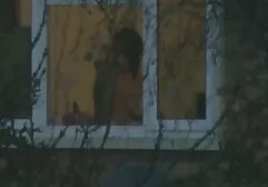Sexe MJM dur avec un homme fort dans video porno complete la piscine