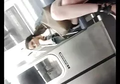 Deux chats filme complet xxx en colère ont le sexe oral sur le canapé.