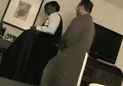La fille est surprise par un gros film pirno complet pénis.